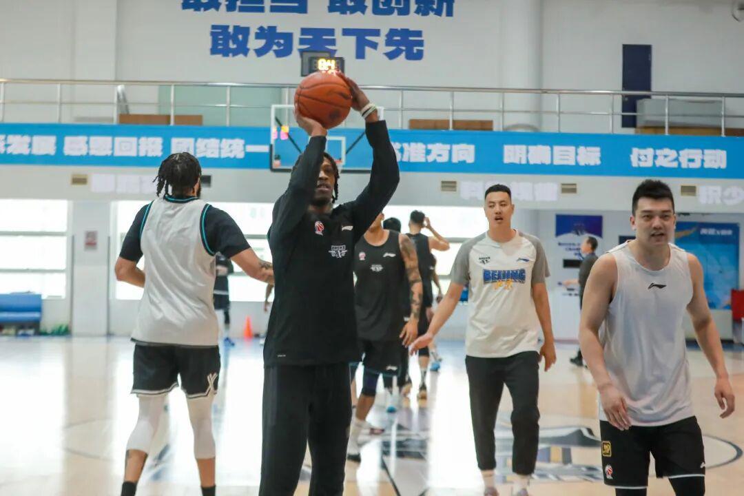 乐鱼体育官方网站-新援首次合练 收官战全力争胜！