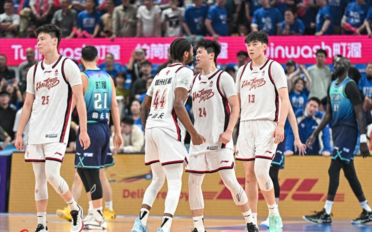 乐鱼体育官方入口-比郭艾伦晚退役！MVP后卫将续约，新合同两年起步，不当球队老大